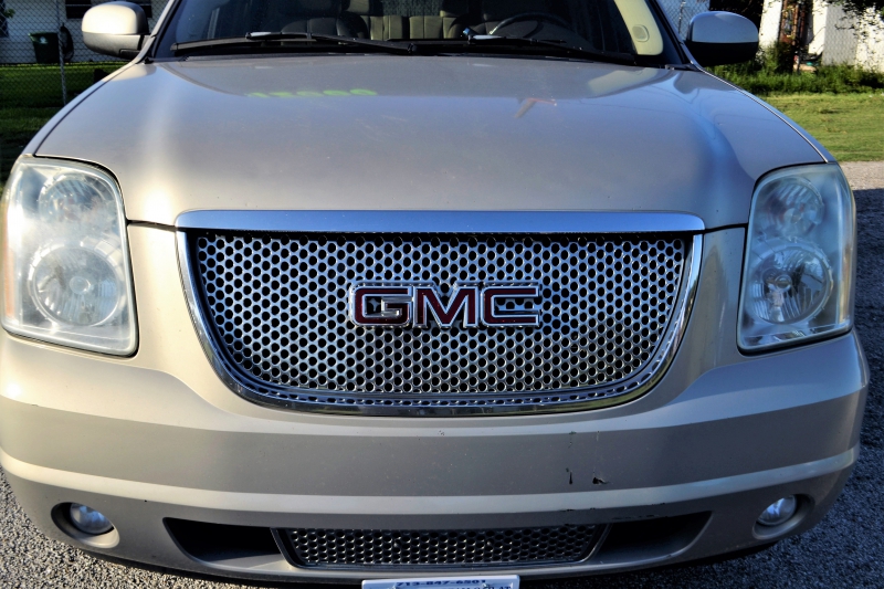 concession-moto-EVENOS-min_gmc-yukon-truck-grill-2828425